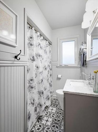 547 Renfrew St, Winnipeg, MB 