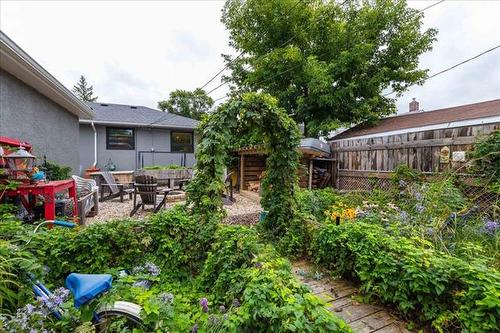 547 Renfrew St, Winnipeg, MB 
