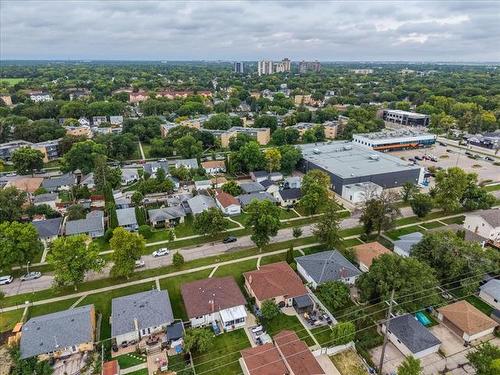 547 Renfrew St, Winnipeg, MB 