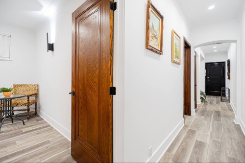 Corridor - 3-339 Av. Victoria, Westmount, QC 
