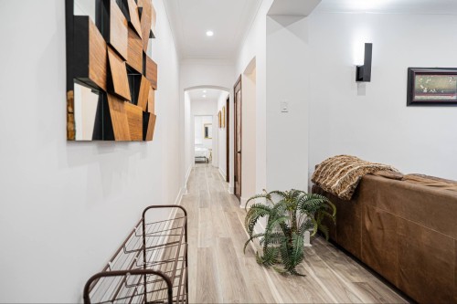 Corridor - 3-339 Av. Victoria, Westmount, QC 