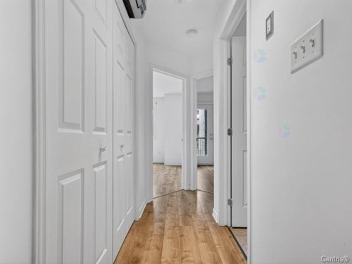 Hall d'entrée/Vestibule - 03-8330 Rue De Londres, Brossard, QC 