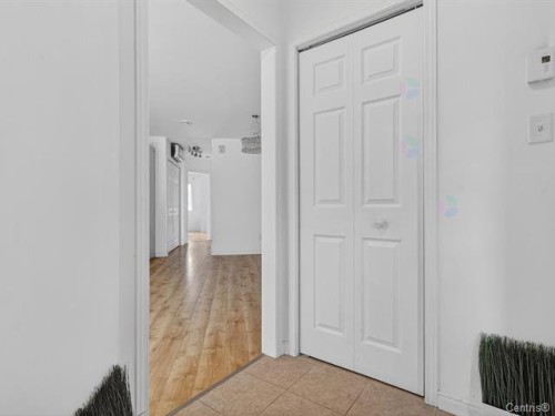 Hall d'entrée/Vestibule - 03-8330 Rue De Londres, Brossard, QC 