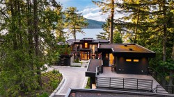 848 Lands End Rd North Saanich, BC V8L 5L3