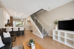 #6-618 Lampson St Esquimalt, BC V9A 6A1