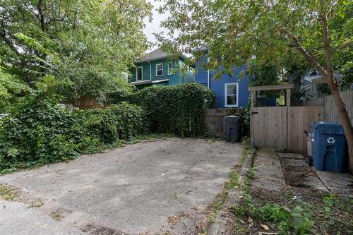 709 Fleet Ave, Winnipeg, MB 