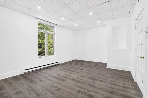 Bureau - 710 Boul. Décarie, Montréal (Saint-Laurent), QC 