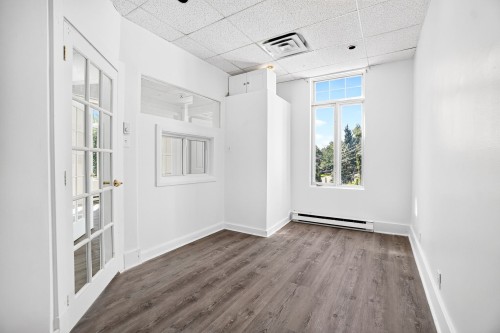 Bureau - 710 Boul. Décarie, Montréal (Saint-Laurent), QC 