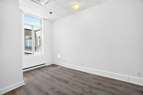 Bureau - 710 Boul. Décarie, Montréal (Saint-Laurent), QC 