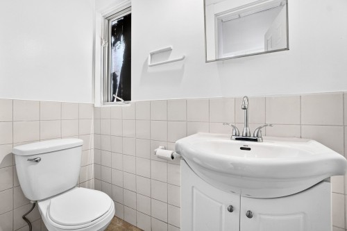 Salle d'eau - 710 Boul. Décarie, Montréal (Saint-Laurent), QC 