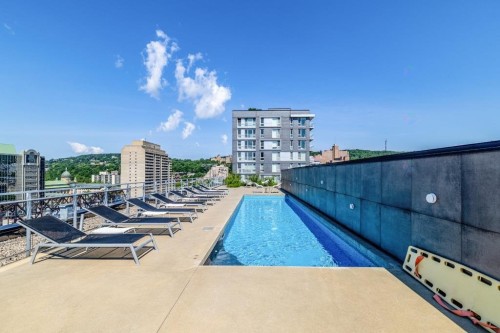 Pool - 1401-1265 Rue Lambert-Closse, Montréal (Ville-Marie), QC 