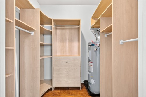 Closet - 9456 Rue Riverin, Brossard, QC 