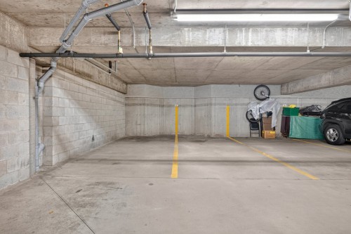 Parking - 9456 Rue Riverin, Brossard, QC 