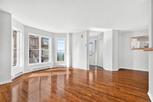 Living Room - 9456 Rue Riverin, Brossard, QC 
