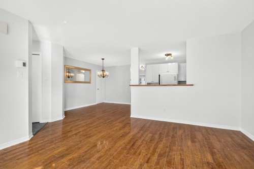 Living Room - 9456 Rue Riverin, Brossard, QC 