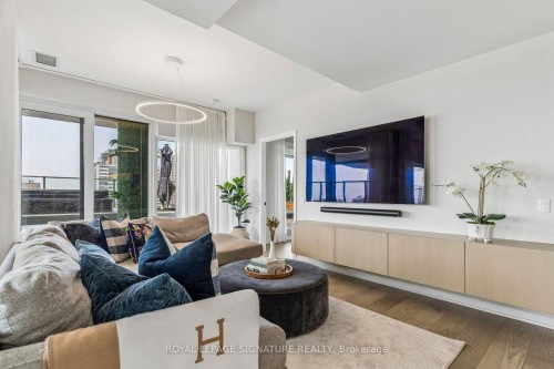 702-10 Graphophone Grove , Toronto, ON M6H 0E5 4