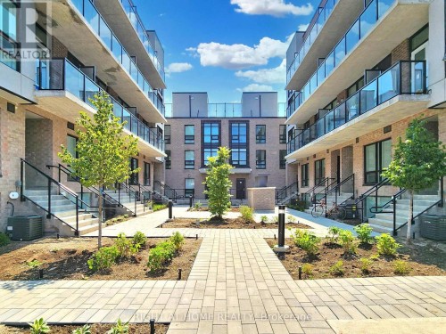 30 - 851 SHEPPARD AVENUE W , Toronto, Ontario M3H 0G2 2