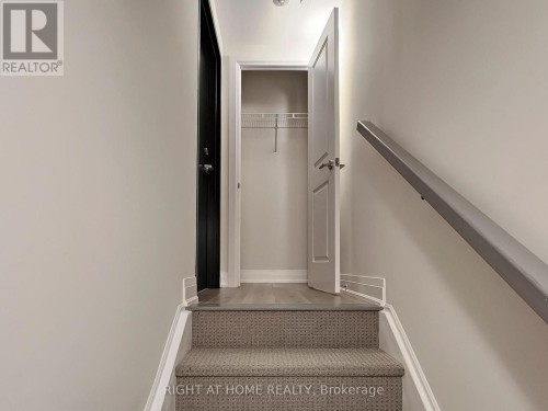 30 - 851 SHEPPARD AVENUE W , Toronto, Ontario M3H 0G2 4
