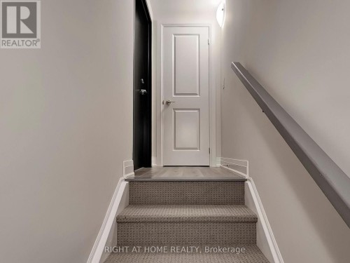 30 - 851 SHEPPARD AVENUE W , Toronto, Ontario M3H 0G2 5
