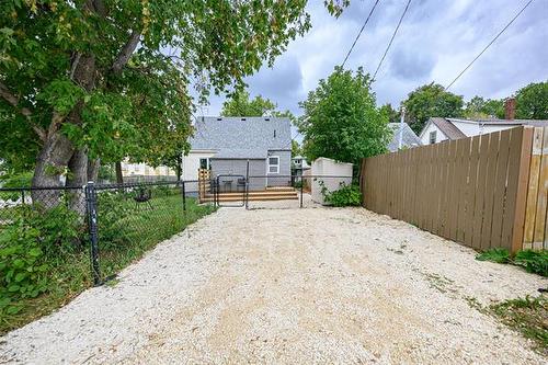 723 Weatherdon Ave, Winnipeg, MB 