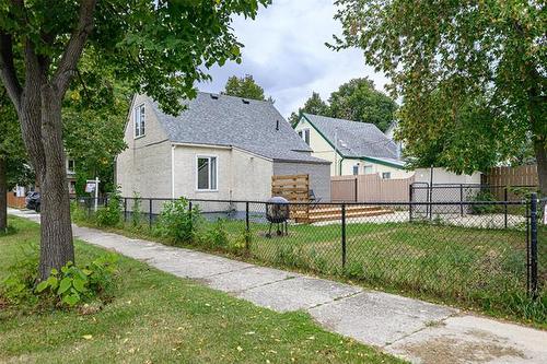 723 Weatherdon Ave, Winnipeg, MB 