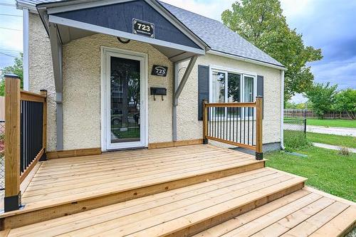 723 Weatherdon Ave, Winnipeg, MB 