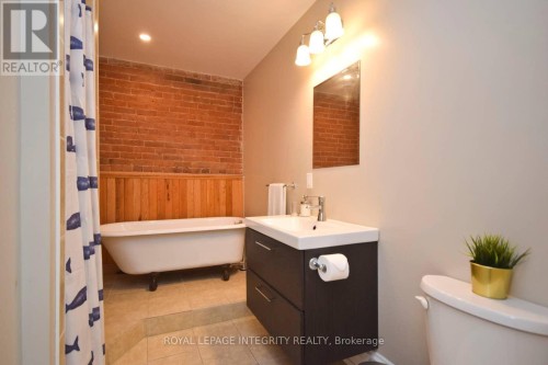 2 - 468 BESSERER STREET , Ottawa, Ontario K1N 6C3 5