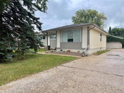 146 Southmoor Road  Winnipeg, MB R2J 2P4