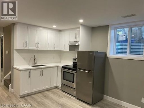 369 SIENNA Crescent Unit# LOWER , Kitchener, Ontario N2R 1T8 2