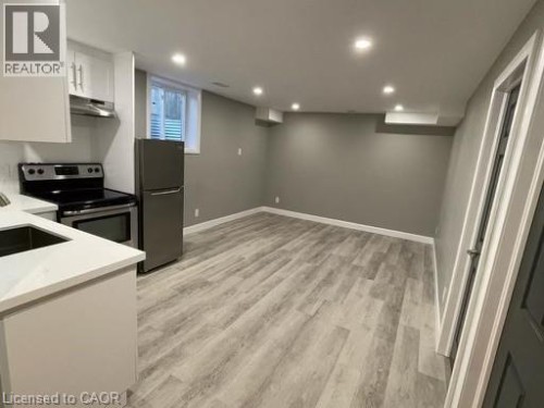 369 SIENNA Crescent Unit# LOWER , Kitchener, Ontario N2R 1T8 5