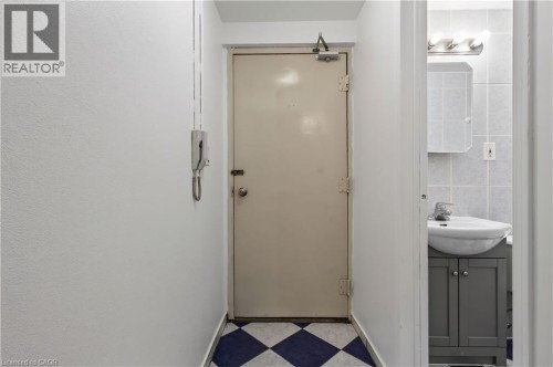 492 KERR Street , Oakville, Ontario L6K 3C5 2