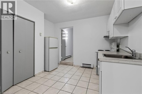 492 KERR Street , Oakville, Ontario L6K 3C5 4