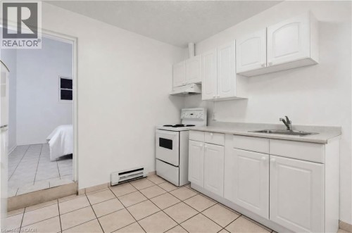 492 KERR Street , Oakville, Ontario L6K 3C5 5