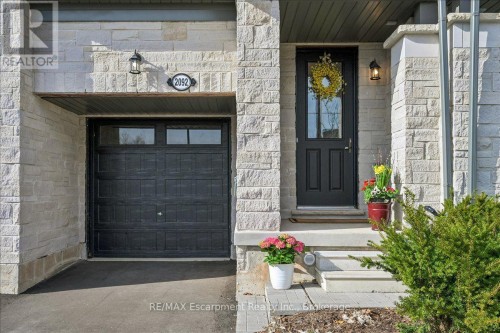2092 ELLERSTON COMMON , Burlington (Tyandaga), Ontario L7P 0V6 3
