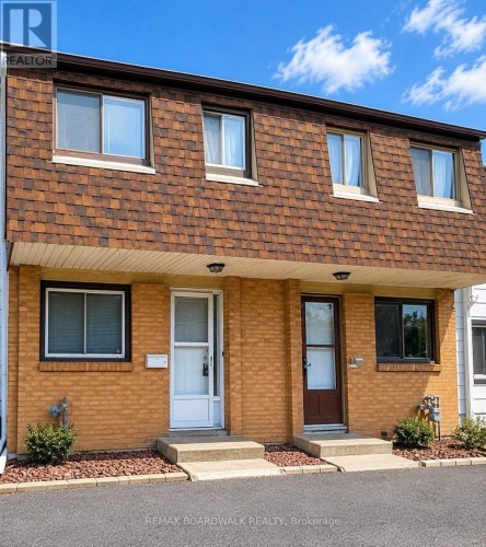 53J SUMAC STREET  Ottawa, ON K1J 7T7