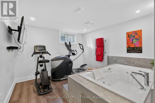 1907 Fairmeadow Crescent, Ottawa, ON 