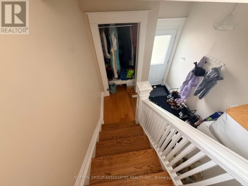 UPPER - 184 MADISON AVENUE , Toronto, Ontario M5R 2S5 2