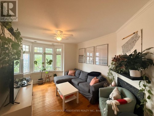 UPPER - 184 MADISON AVENUE , Toronto, Ontario M5R 2S5 3