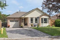 814 LOCHNESS CRESCENT Oshawa (Mclaughlin), ON L1J 7P6