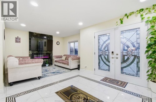 684 TALBOT ROAD Unit# MAIN , Lakeshore, Ontario N0R 1K0 3