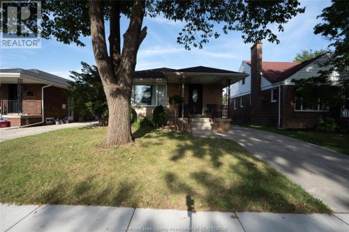2250 Woodlawn AVENUE  Windsor, ON N8W 2H3