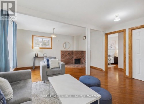 869 GRENOBLE BOULEVARD E , Pickering, Ontario L1W 1T7 4
