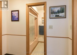 Main 4 piece bathroom - 