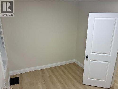 413 CONCESSION Street Unit# Main , Hamilton, Ontario L9A 1B8 4