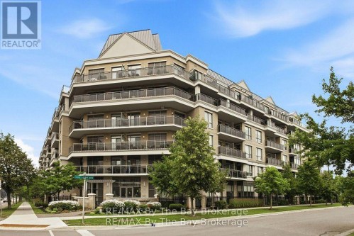 112 - 111 CIVIC SQUARE GATE  Aurora (Bayview Wellington), ON L4G 0S6