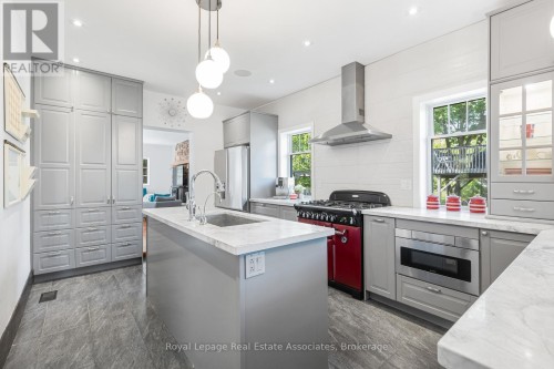 1807 Balsam Avenue, Mississauga, ON 