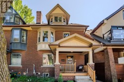 3 COLUMBINE AVENUE  Toronto, ON M4L 1P2