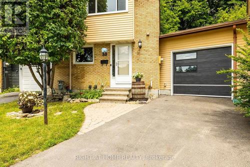 30 BERKSHIRE WAY  Ottawa, ON K2J 2B2