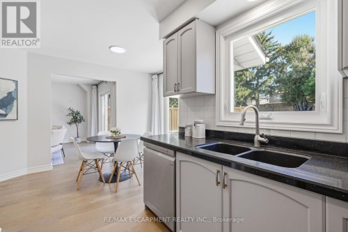 551 Deerhurst Drive, Burlington, ON 