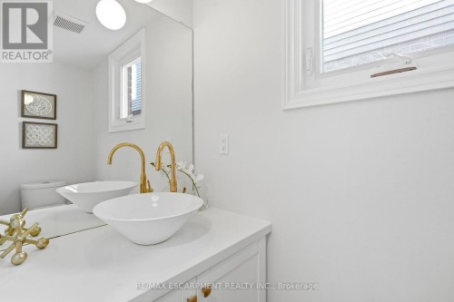 551 Deerhurst Drive, Burlington, ON 